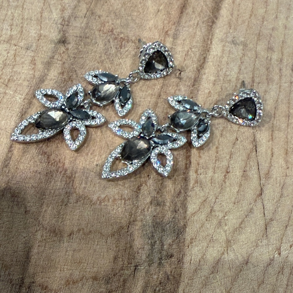 Stunning Rhinestone Statement Earrings - image 2